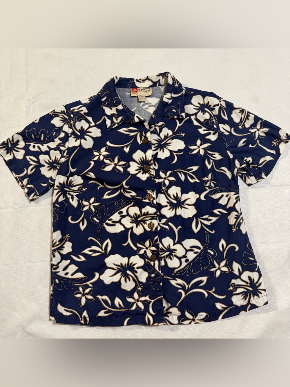 Hilo Hattie Navy Blue and White Floral Hawaiian Button-Down Shirt BOXTYPE size M